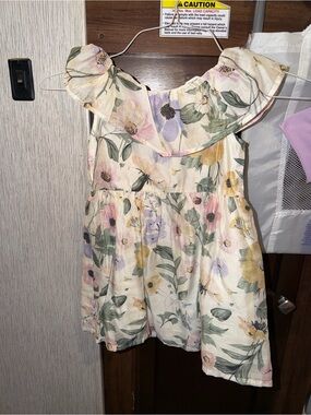 H&M | Cream Floral Ruffle Dress, size 4T